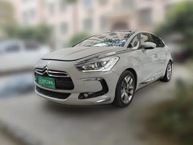 DS 5 2014 1.6T Luxury Edition THP160
