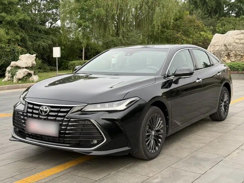 Toyota Avalon 2023 2.0L XLE Deluxe Edition — миниатюра 1