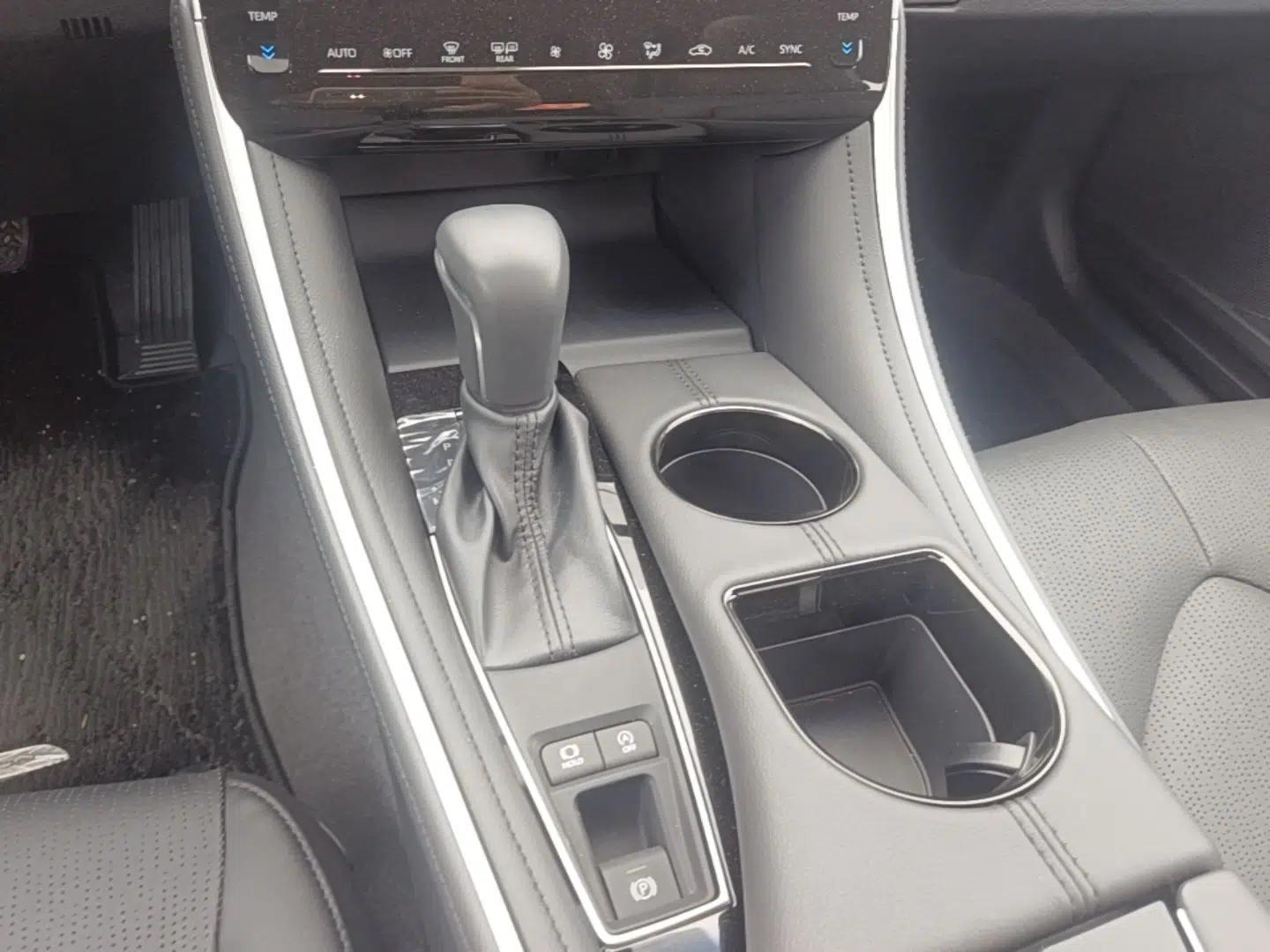 Toyota Avalon 2023 2.0L XLE Deluxe Edition — миниатюра 23