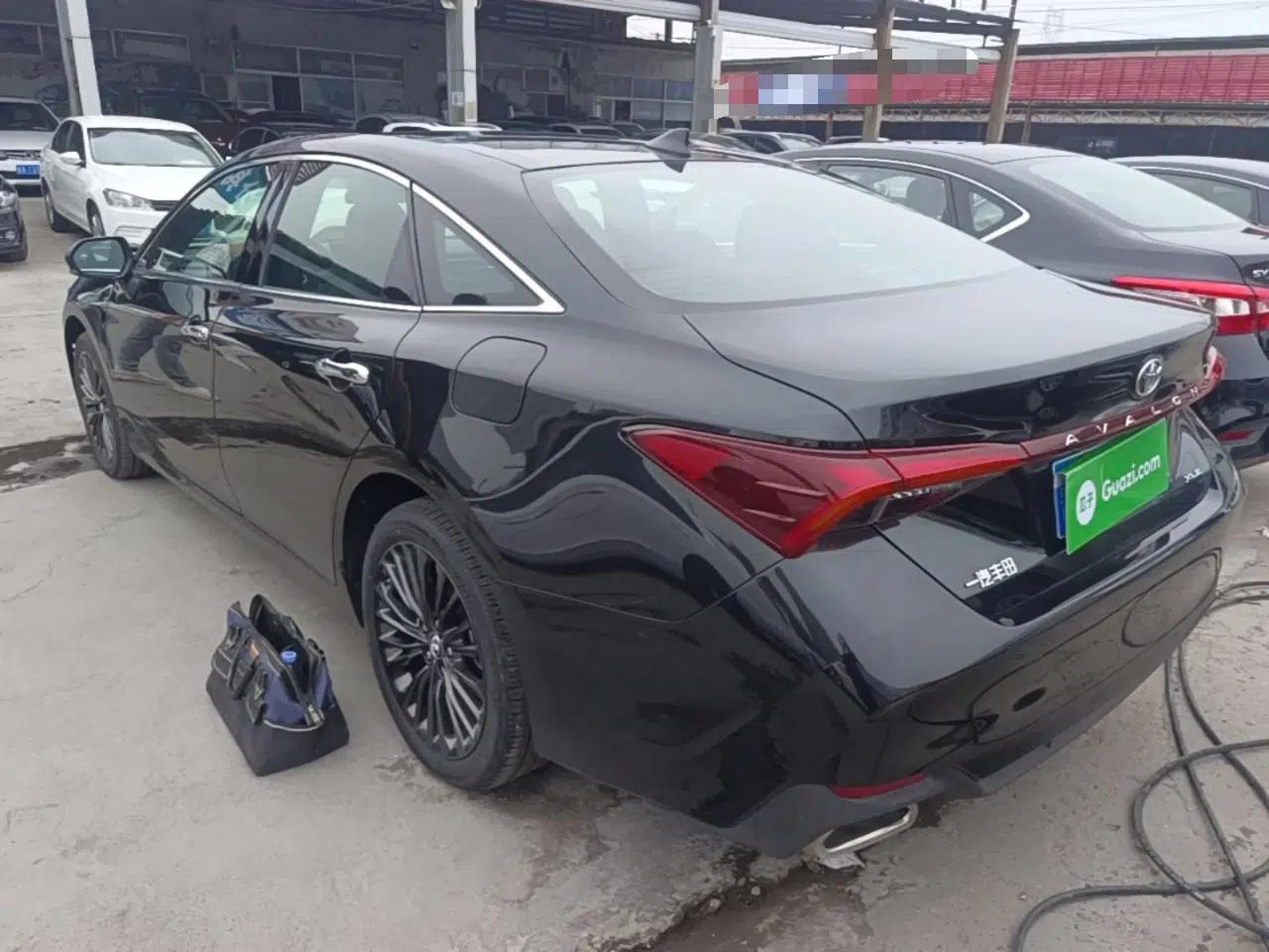 Toyota Avalon 2023 2.0L XLE Deluxe Edition — миниатюра 4