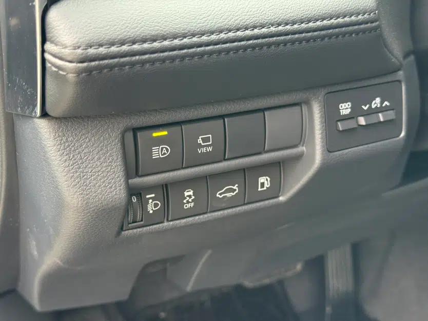 Toyota Avalon 2023 2.0L XLE Deluxe Edition — миниатюра 31