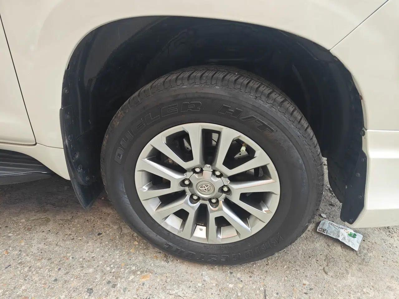 Toyota Prado 2018 3.5L Automatic TX-L with Rear-Mounted Spare Tire — миниатюра 8