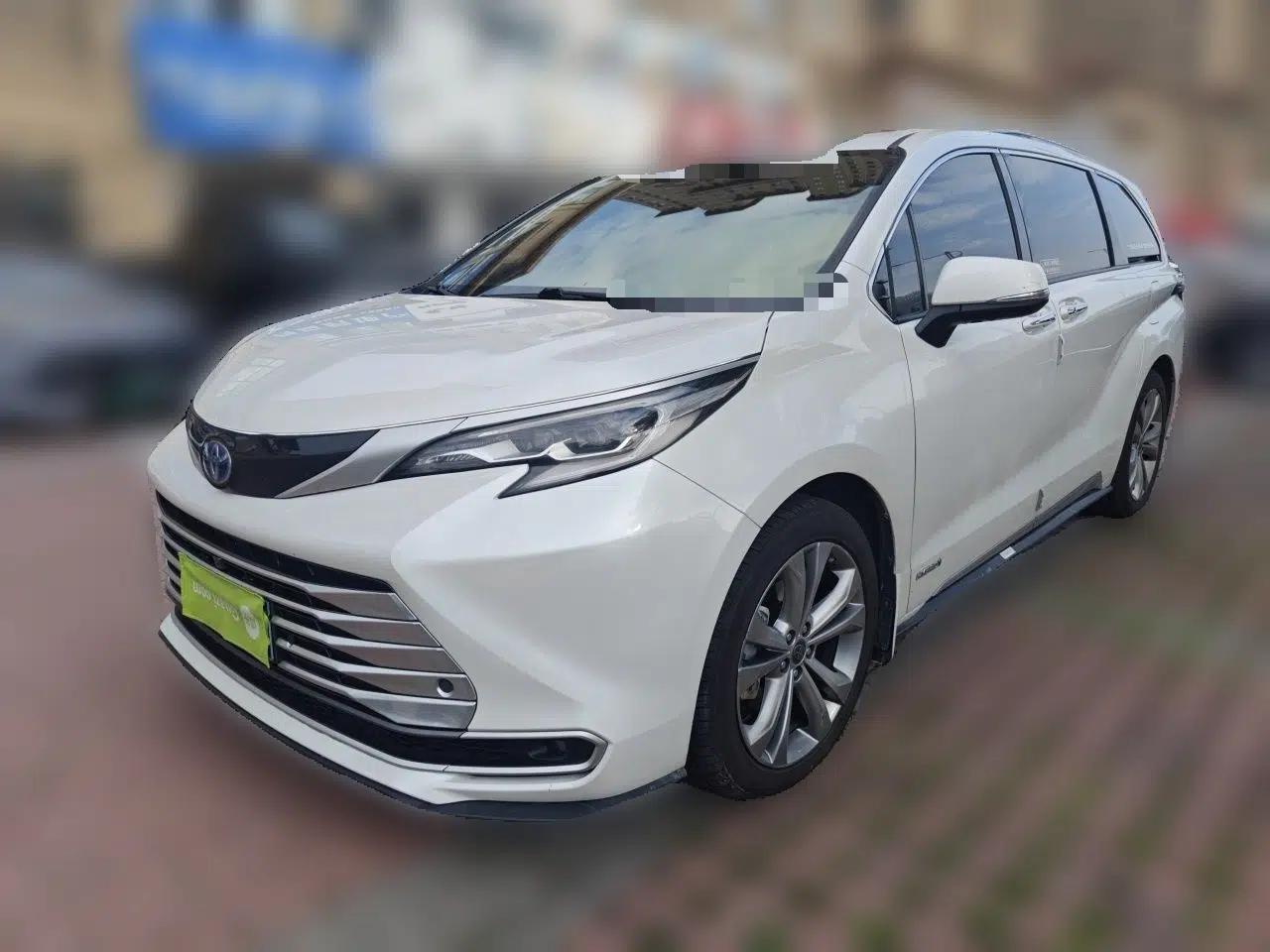 Toyota SIENNA 2023 2.5L Hybrid Platinum Edition — миниатюра 1