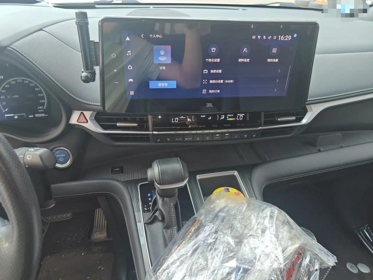 Toyota SIENNA 2023 2.5L Hybrid Platinum Edition — миниатюра 13