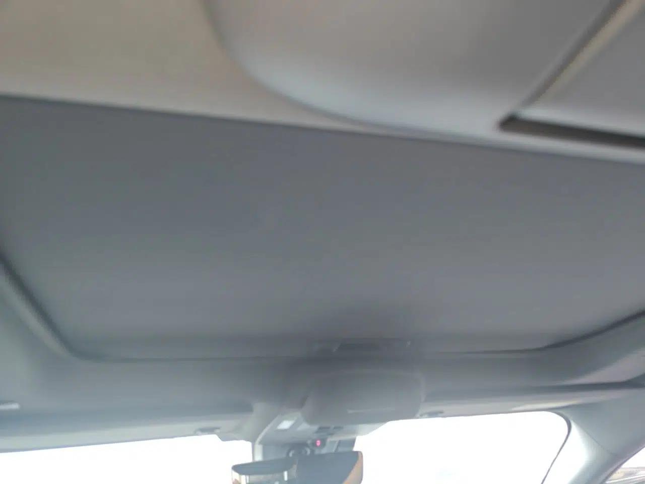 Toyota SIENNA 2023 2.5L Hybrid Platinum Edition — миниатюра 18