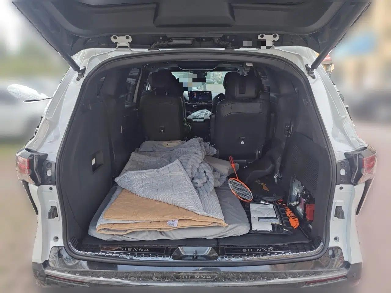 Toyota SIENNA 2023 2.5L Hybrid Platinum Edition — миниатюра 19