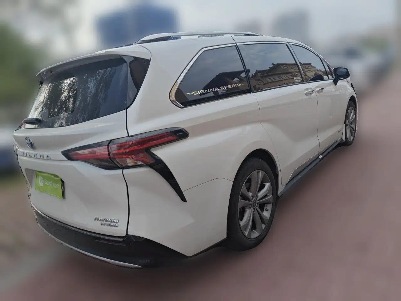 Toyota SIENNA 2023 2.5L Hybrid Platinum Edition — миниатюра 6