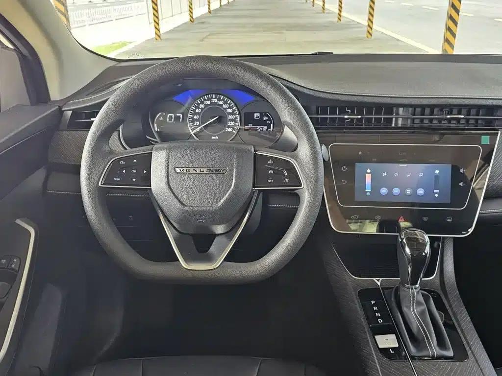 Venucia D60 2023 PLUS 1.6L XL CVT Elite Edition — миниатюра 6