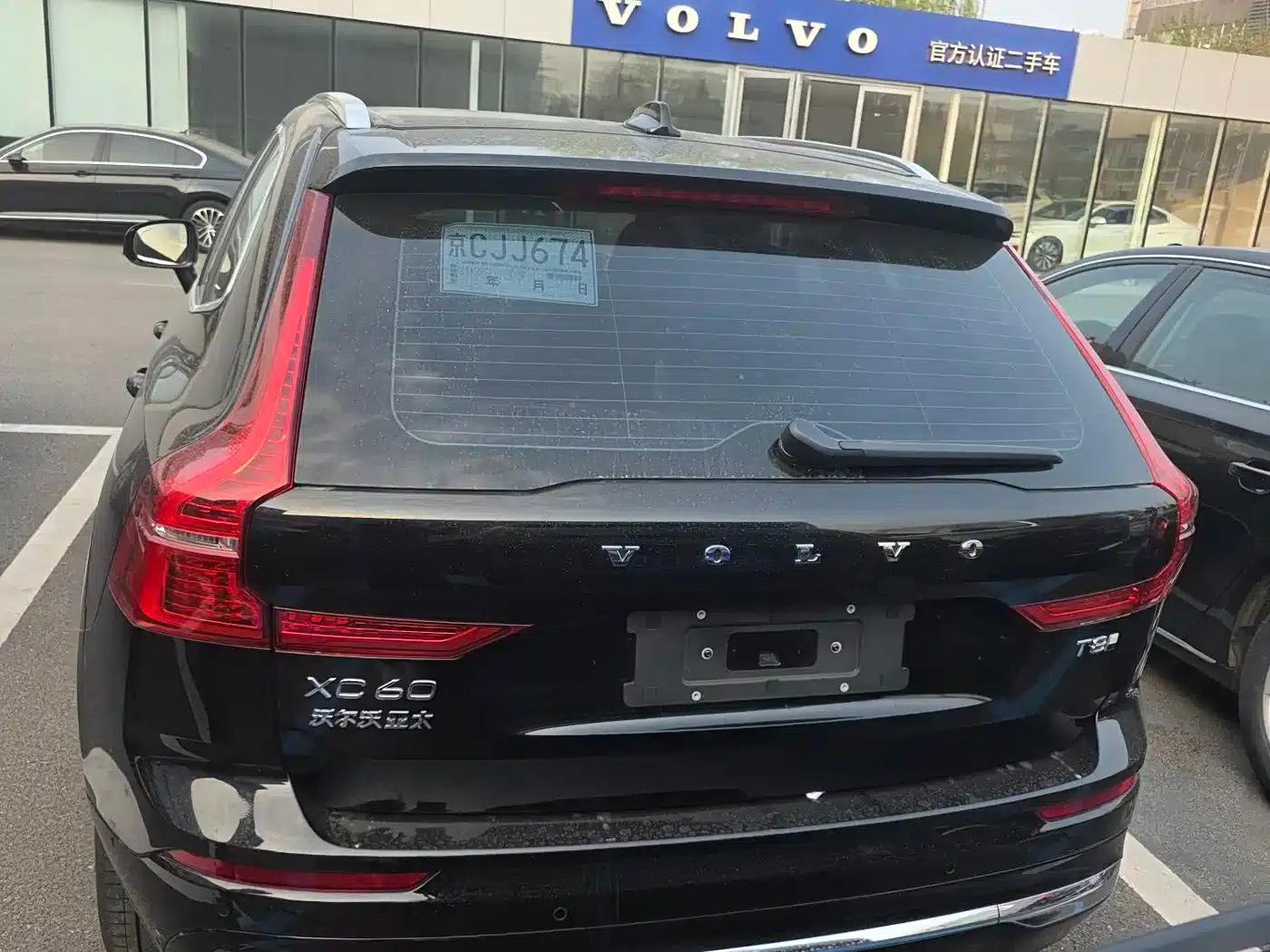 2025 Volvo XC60 Plug-in Hybrid, Long Range AWD Inscription Luxury Edition — миниатюра 3