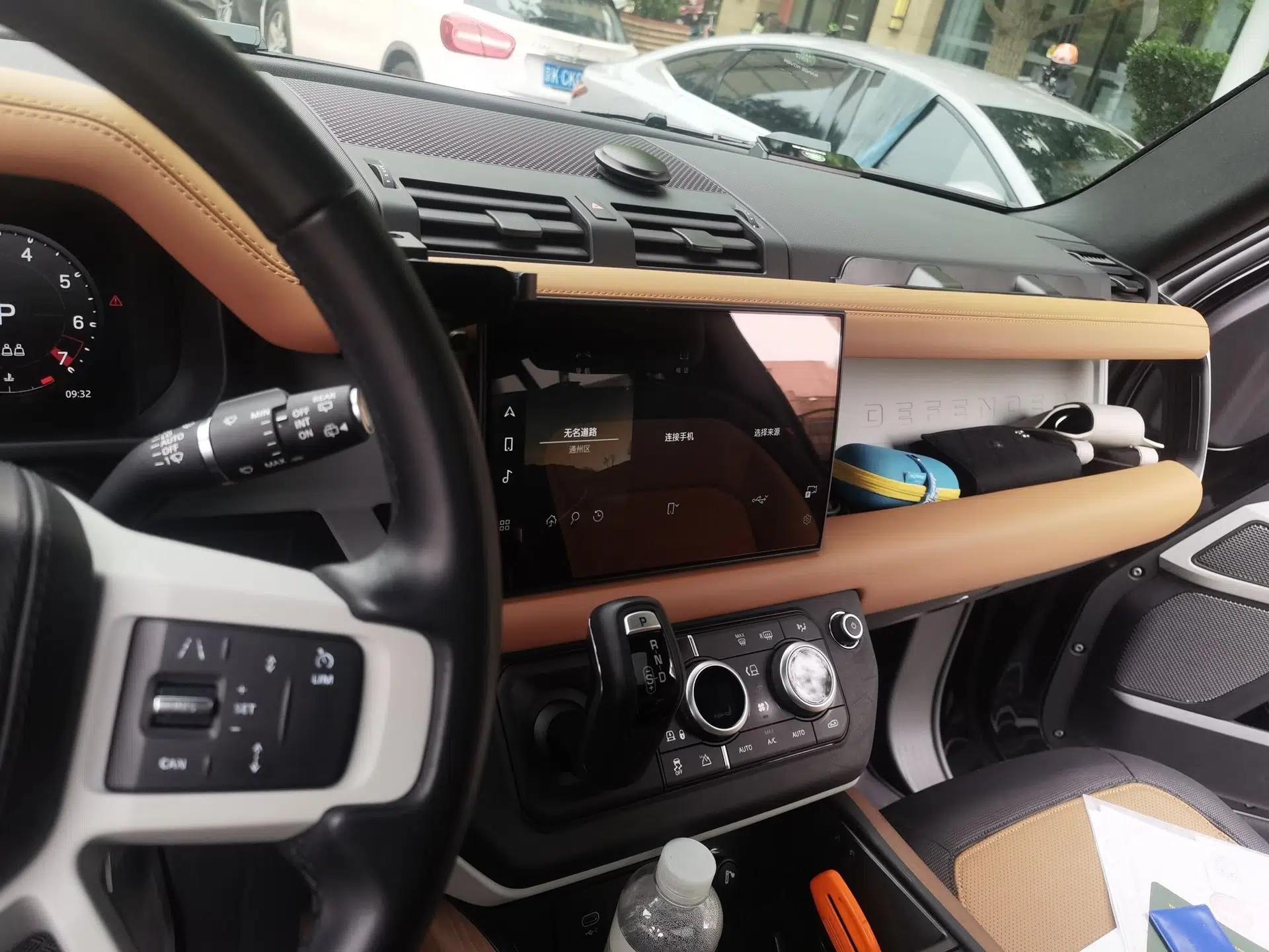 Land Rover Defender 2024 110 3.0T P400 X-DYNAMIC HSE — миниатюра 13