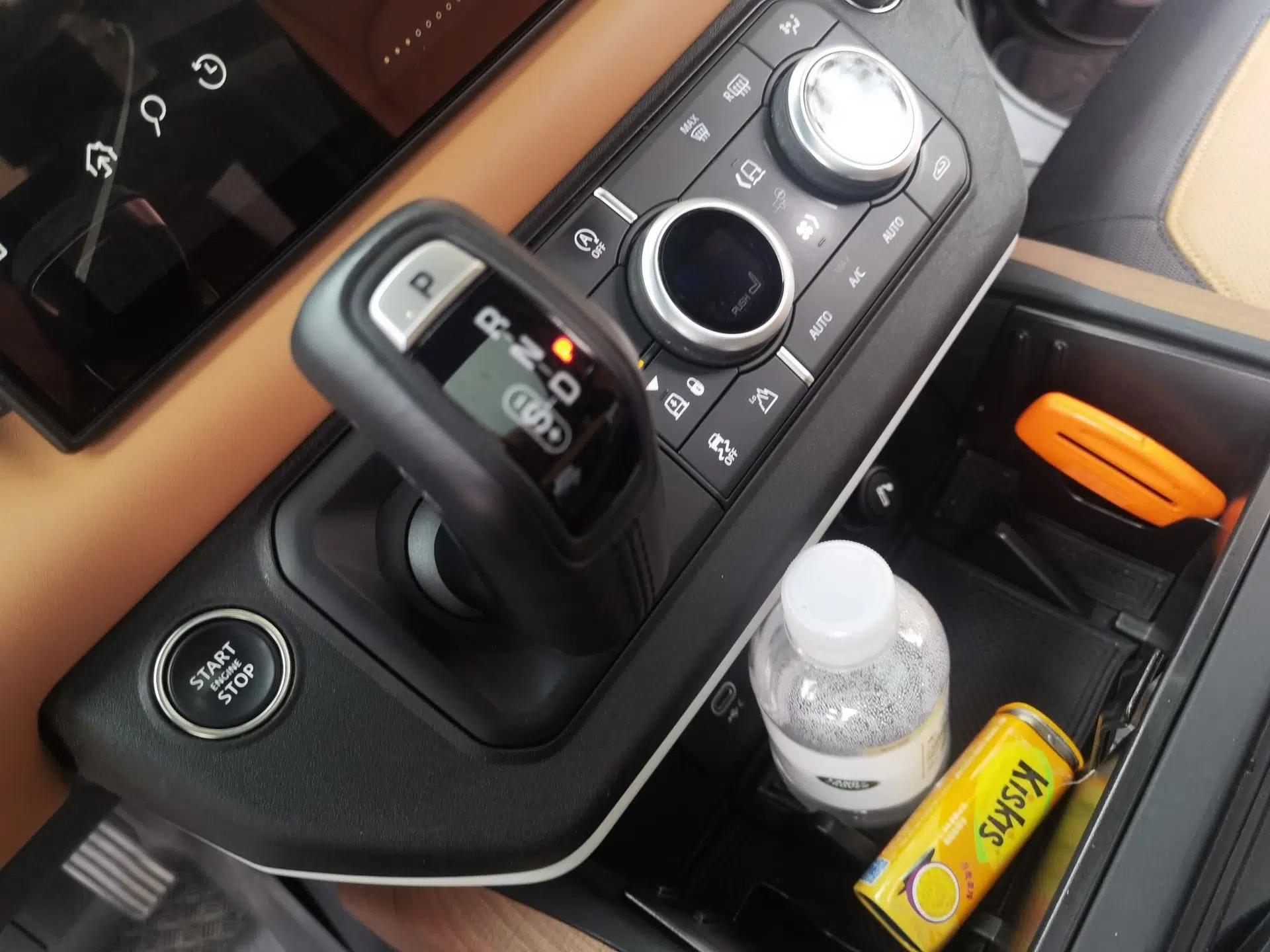 Land Rover Defender 2024 110 3.0T P400 X-DYNAMIC HSE — миниатюра 14