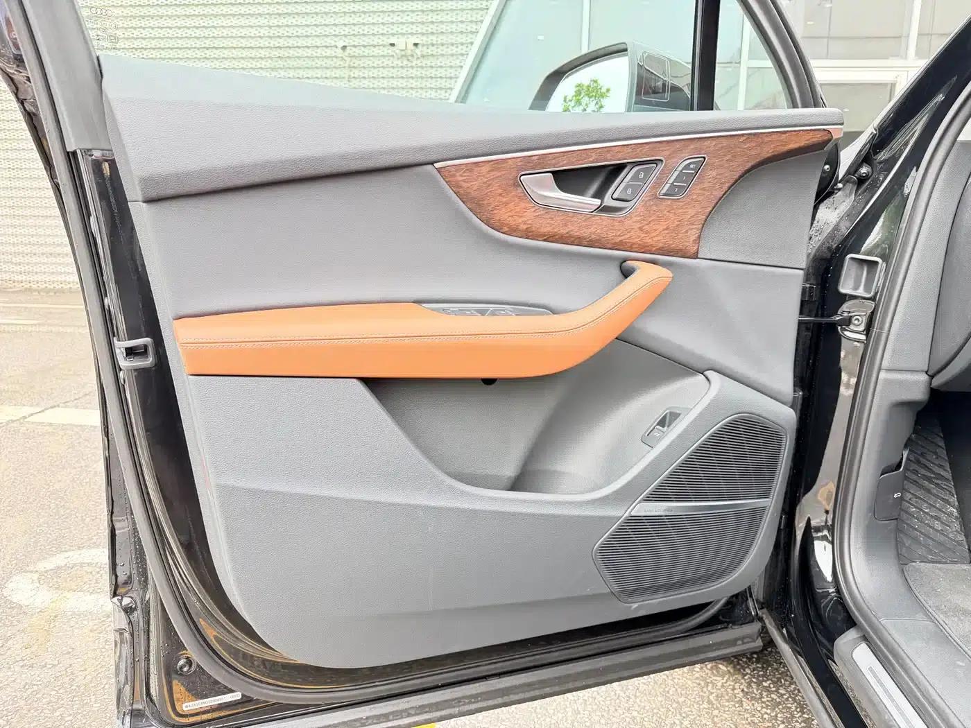 Audi Q7 2025 55 TFSI quattro S line Sport — миниатюра 5