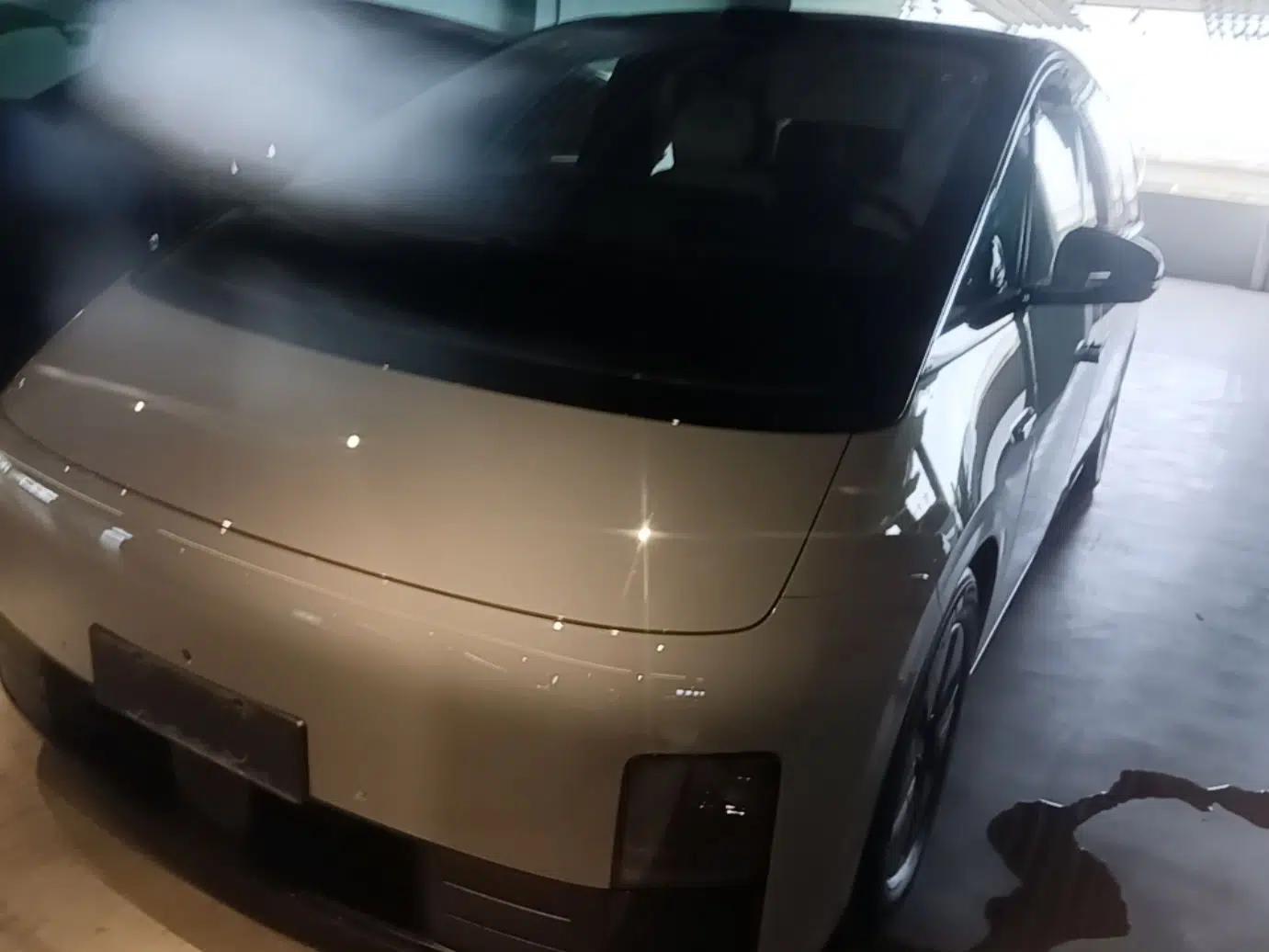 Li Auto MEGA 2025 Ultra Smart Refreshed Edition — миниатюра 1