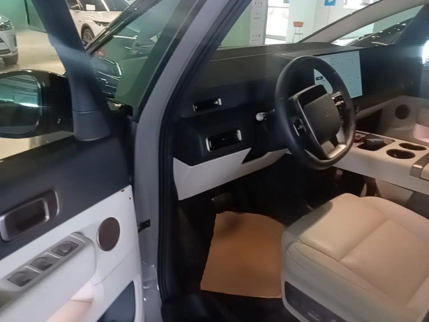 Li Auto MEGA 2025 Ultra Smart Refreshed Edition — миниатюра 18