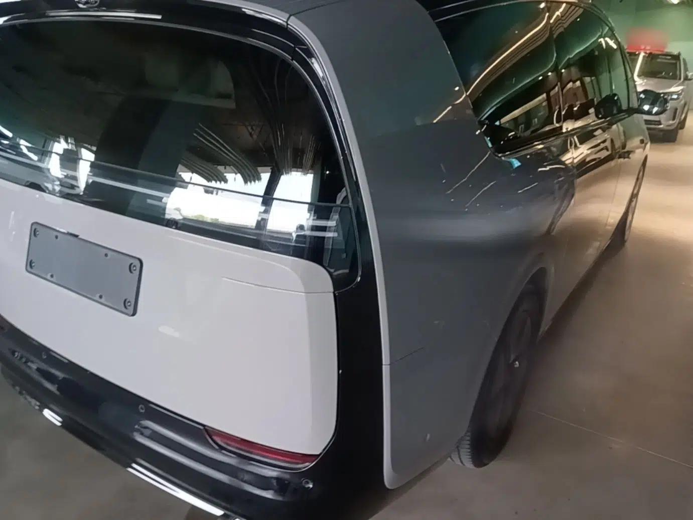 Li Auto MEGA 2025 Ultra Smart Refreshed Edition — миниатюра 6