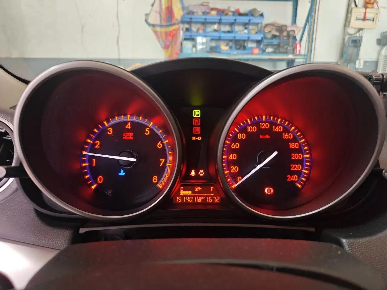 Mazda 3 2012 Hatchback 2.0L Automatic Luxury Model — миниатюра 11