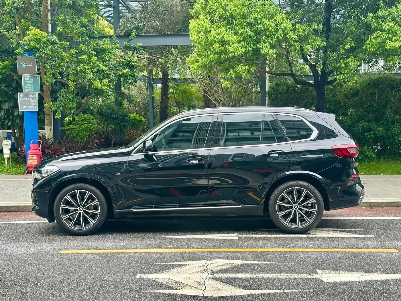 2021 BMW X5 xDrive30i M Sport Package (Imported) — миниатюра 3