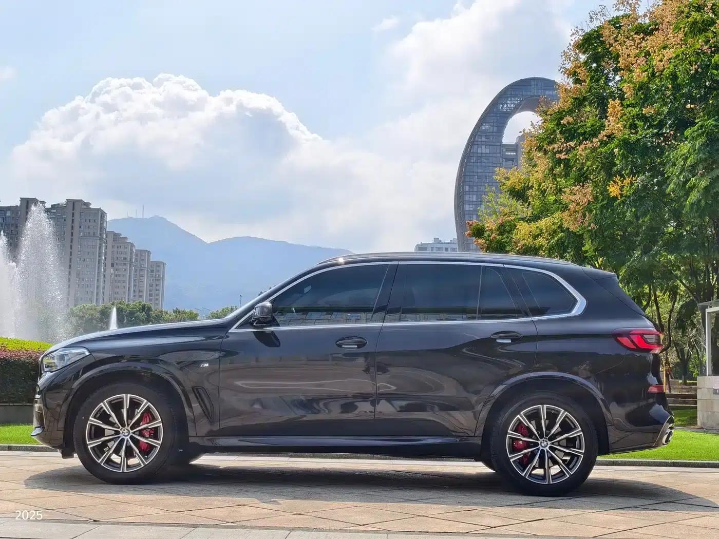 2022 BMW X5 xDrive40i M Sport Package (Imported) — миниатюра 3