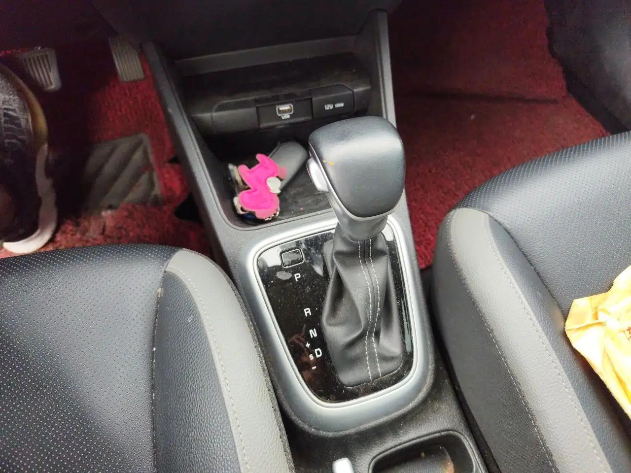 Kia kx1 Stonic 2021 1.4L CVT Sunroof Model — миниатюра 11