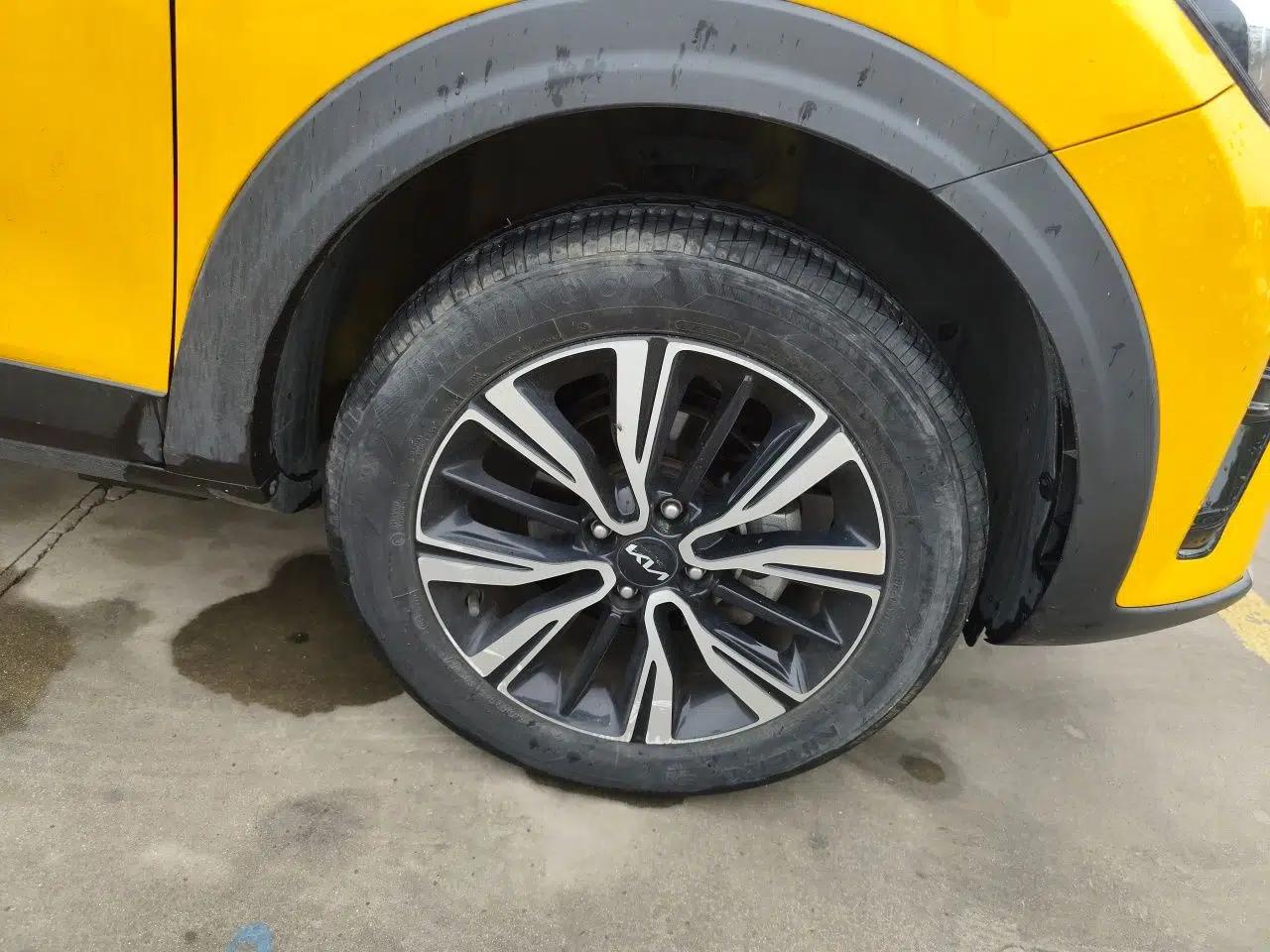 Kia kx1 Stonic 2021 1.4L CVT Sunroof Model — миниатюра 5
