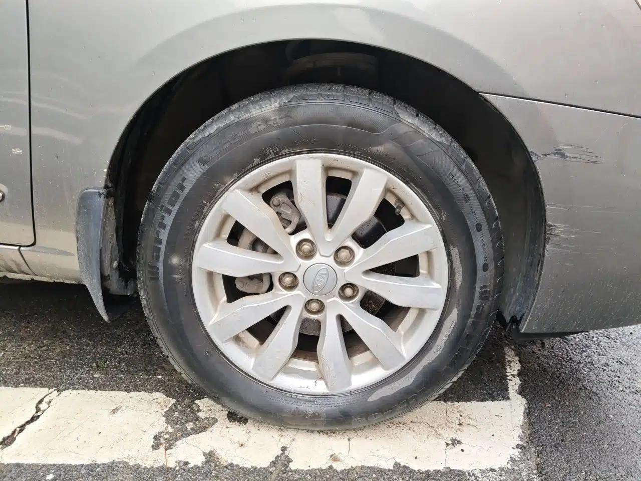 Kia Carens 2011 1.6L 5-Seater Manual Comfort Edition — миниатюра 8