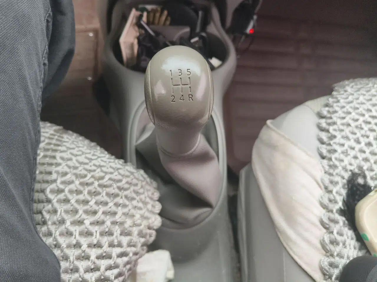 Nissan Sunny 2014 1.5XE Manual Elite Edition — миниатюра 14
