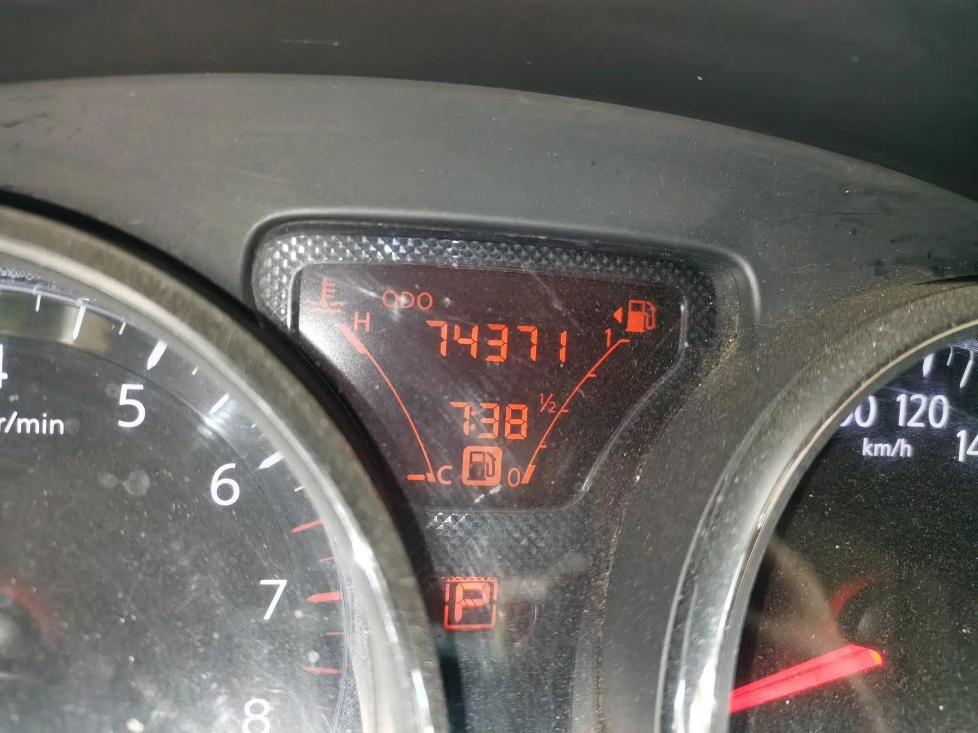 Nissan Sunny 2011 1.5XL CVT Luxury Edition — миниатюра 12