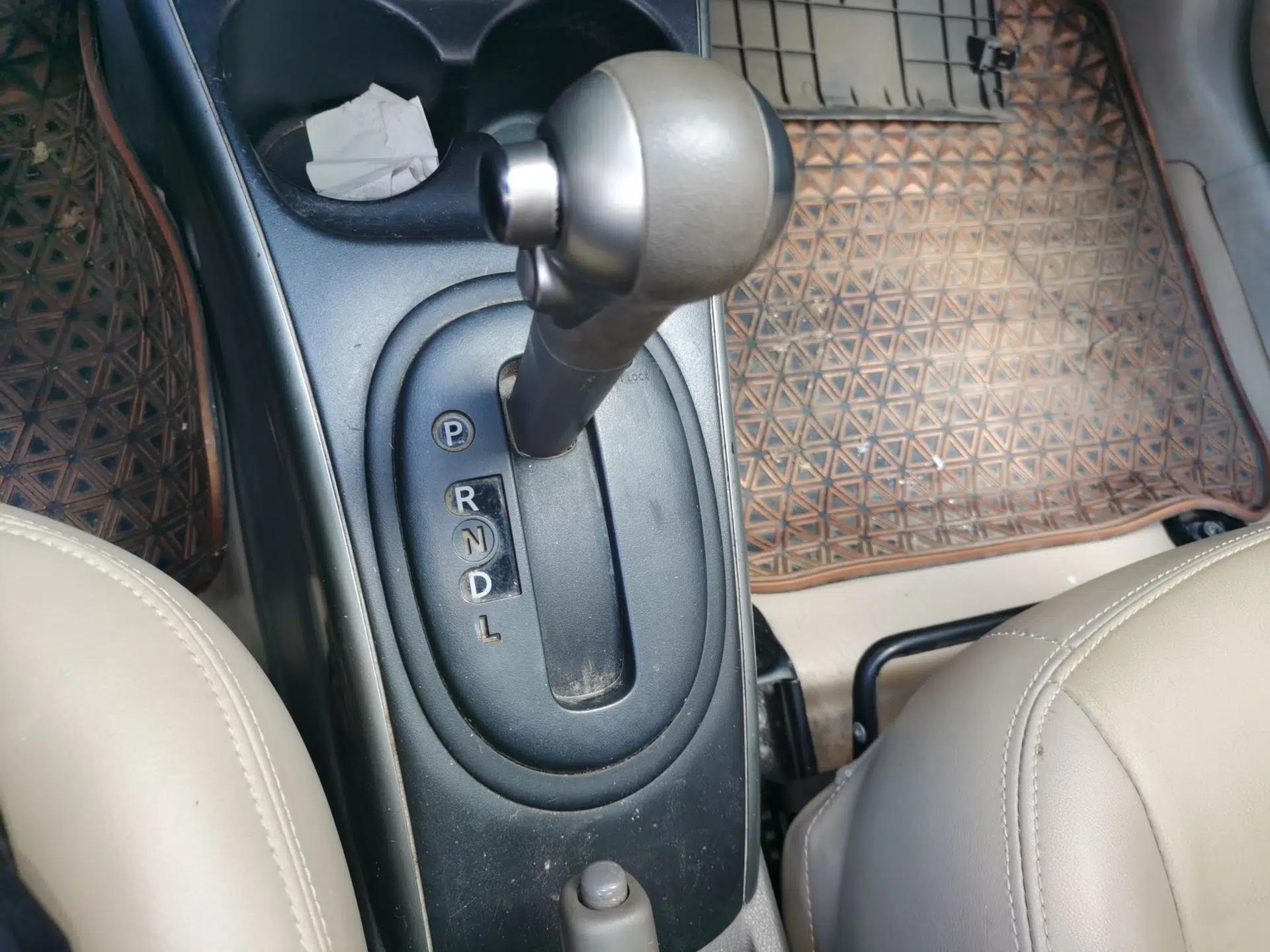 Nissan Sunny 2011 1.5XL CVT Luxury Edition — миниатюра 14