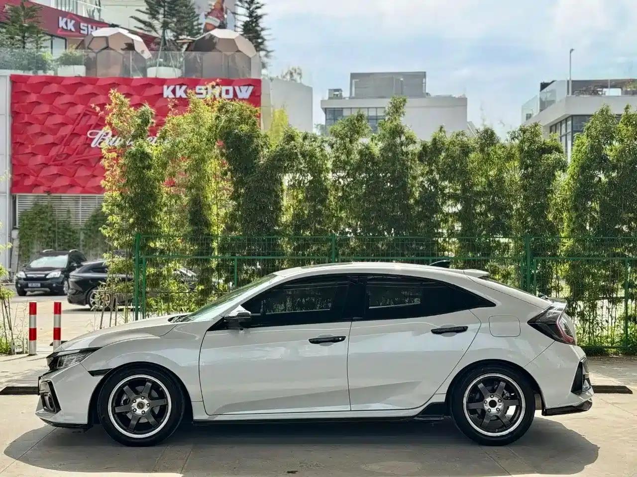 Civic 2021 HATCHBACK 220TURBO CVT Trendy and Cool — миниатюра 3