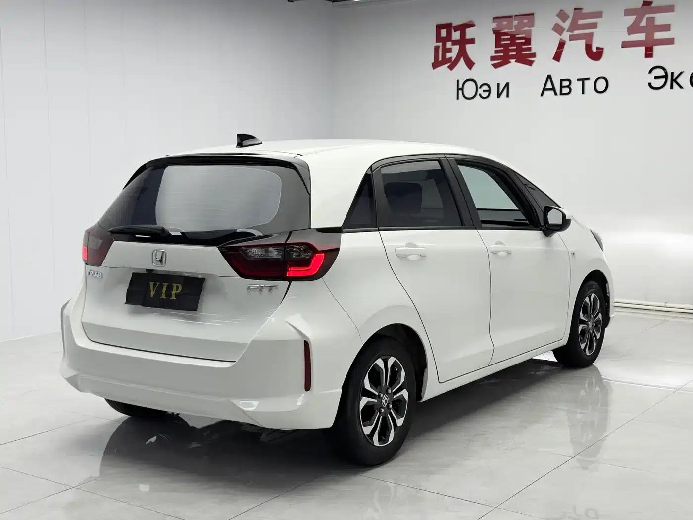 Honda Fit 2022 1.5L CVT Trendy Sunroof Edition — миниатюра 4