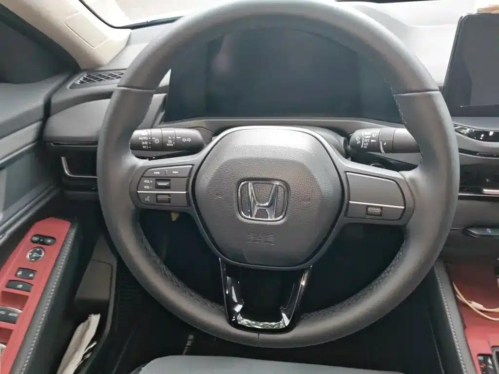 2025 Inspire 260TURBO Elegant Edition — миниатюра 3