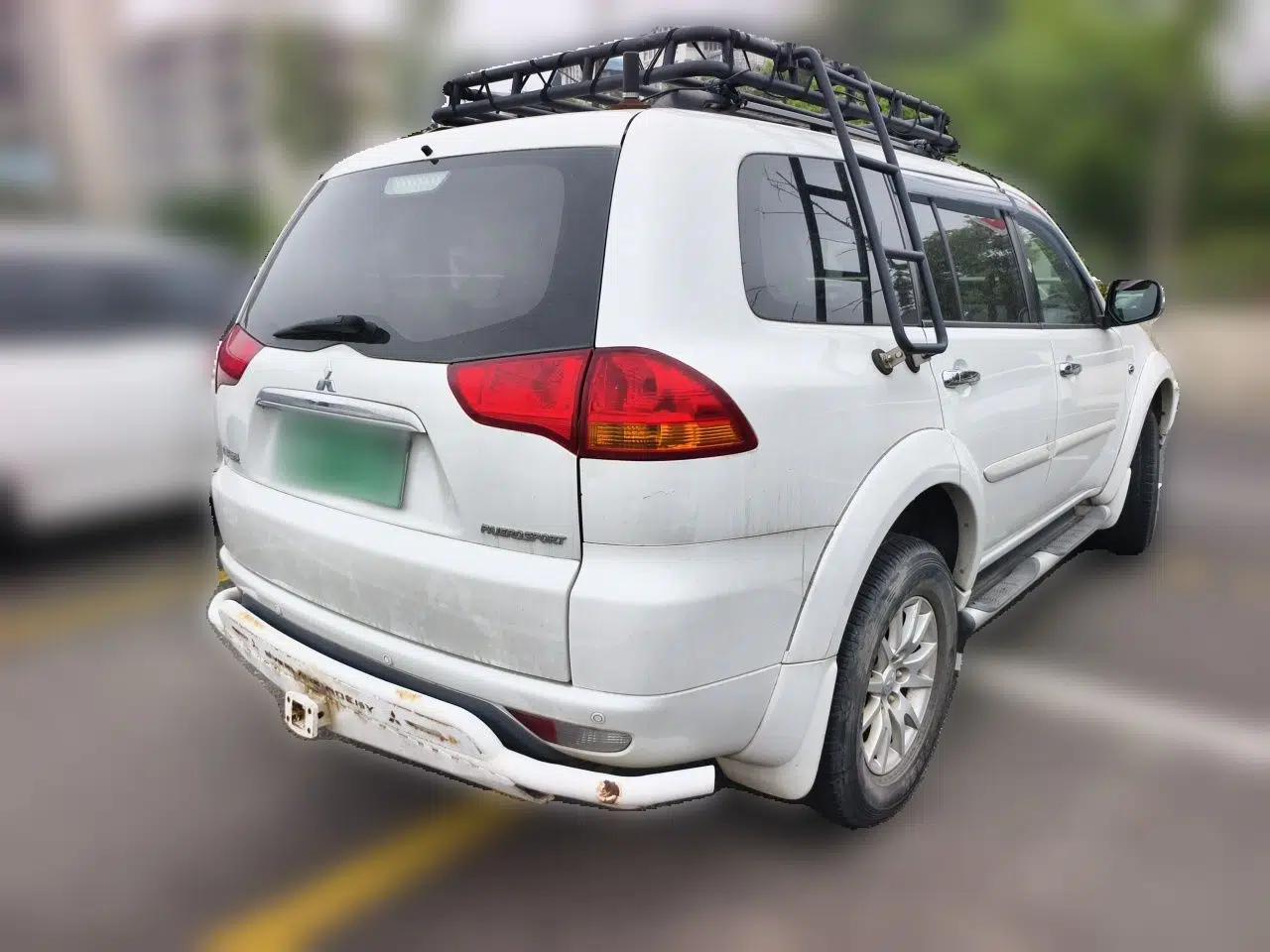 Mitsubishi Pajero Sport 2013 3.0L Automatic 4x4 Executive Edition — миниатюра 6
