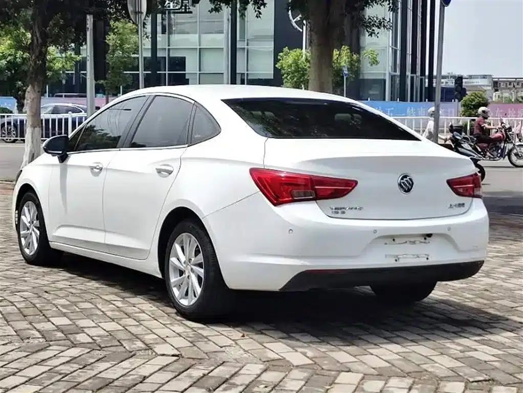 Buick Verano 2018 Sedan 15S Automatic Entry-Level — миниатюра 6