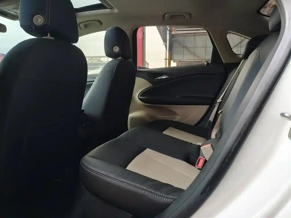 Buick Verano 2018 Sedan 15S Automatic Entry-Level — миниатюра 9