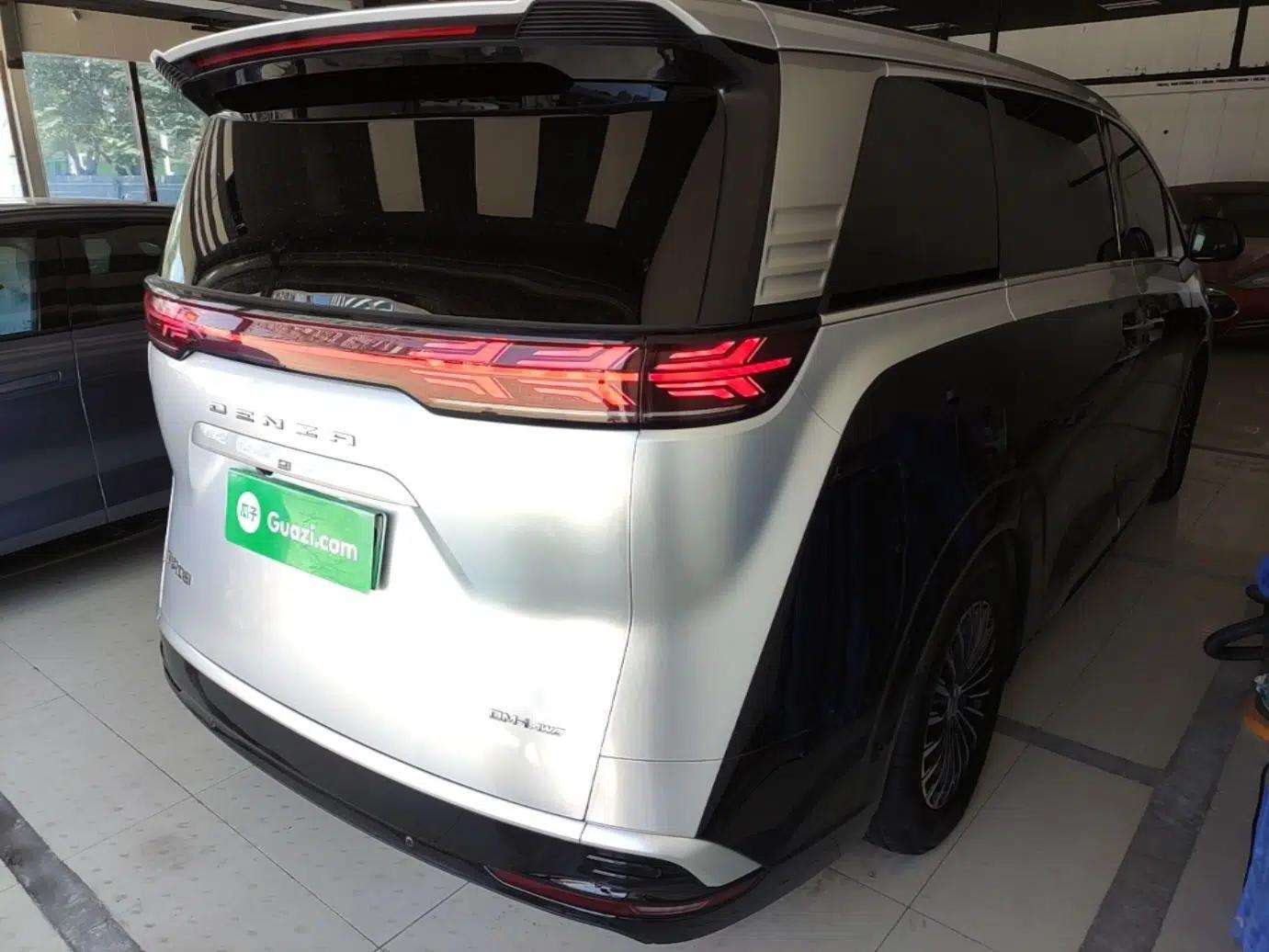 Denza D9 2024 DM-i 980 Four-Wheel Drive Flagship Model — миниатюра 6