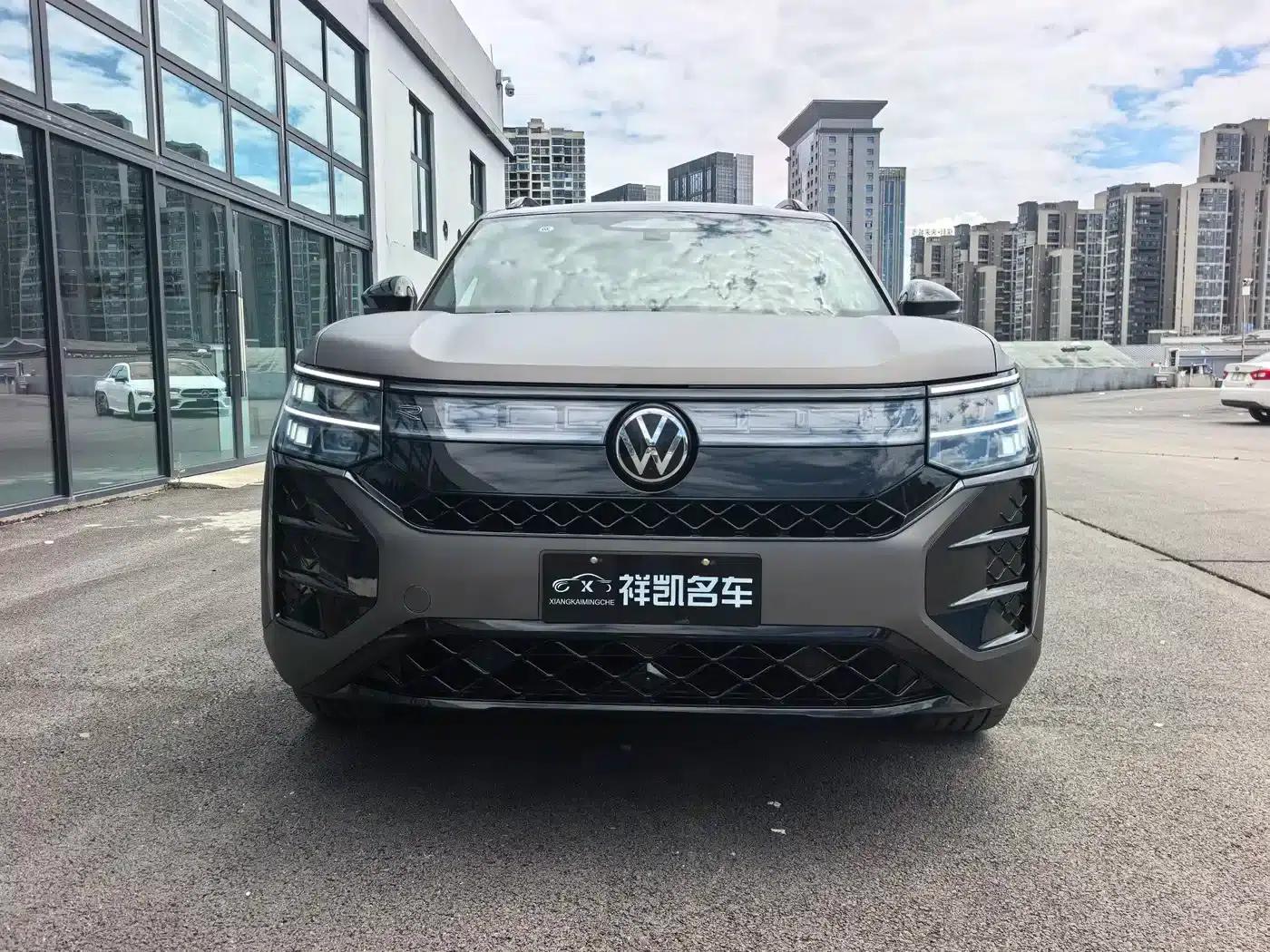 2025 Teramont Pro 450TSI 4WD Summit Edition — миниатюра 2