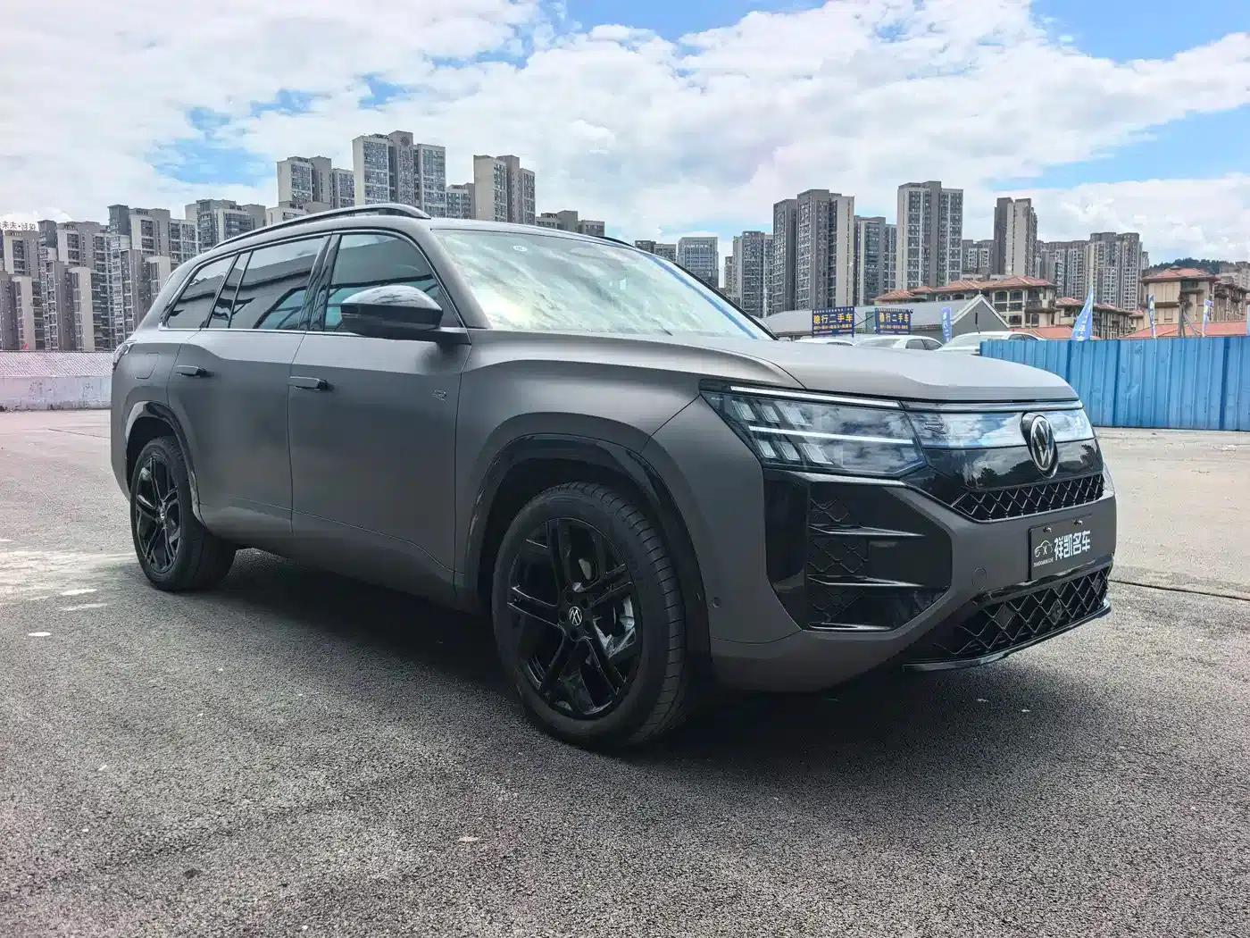 2025 Teramont Pro 450TSI 4WD Summit Edition — миниатюра 3