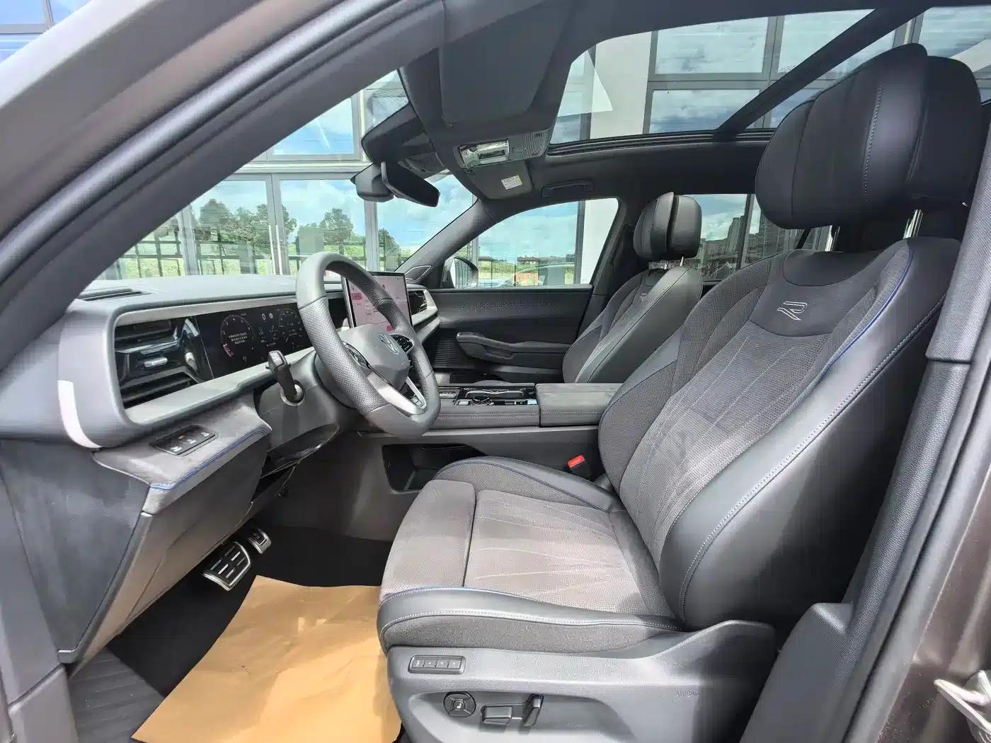 2025 Teramont Pro 450TSI 4WD Summit Edition — миниатюра 4