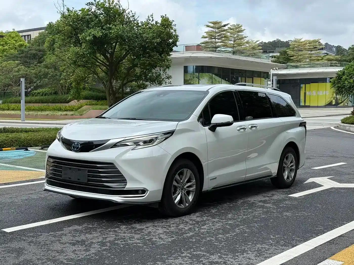 2021 Sienna 2.5L Hybrid Premium Edition — миниатюра 1