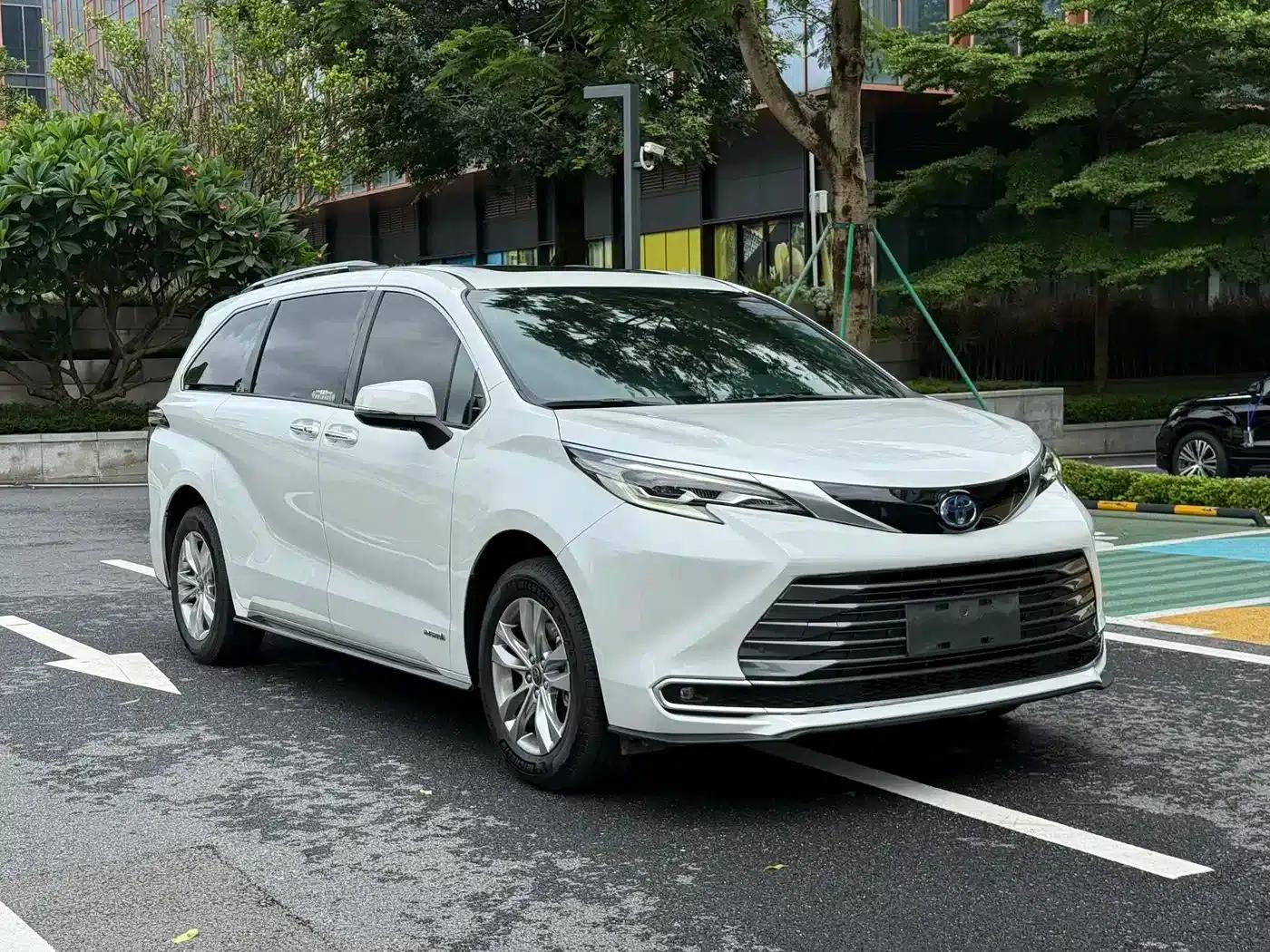2021 Sienna 2.5L Hybrid Premium Edition — миниатюра 3