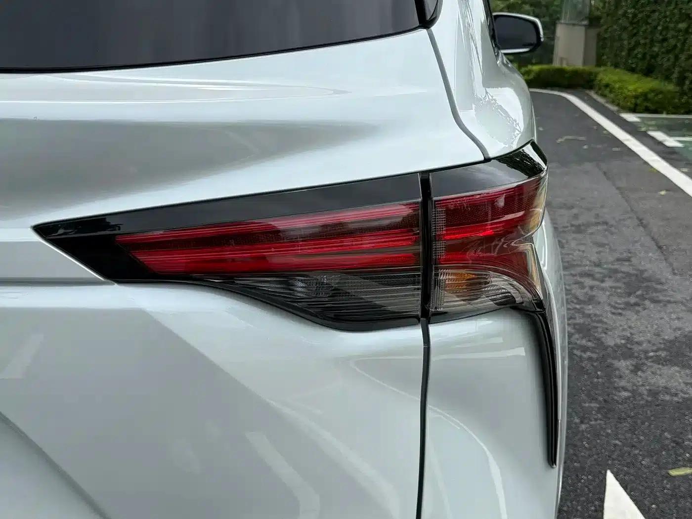 2021 Sienna 2.5L Hybrid Premium Edition — миниатюра 4