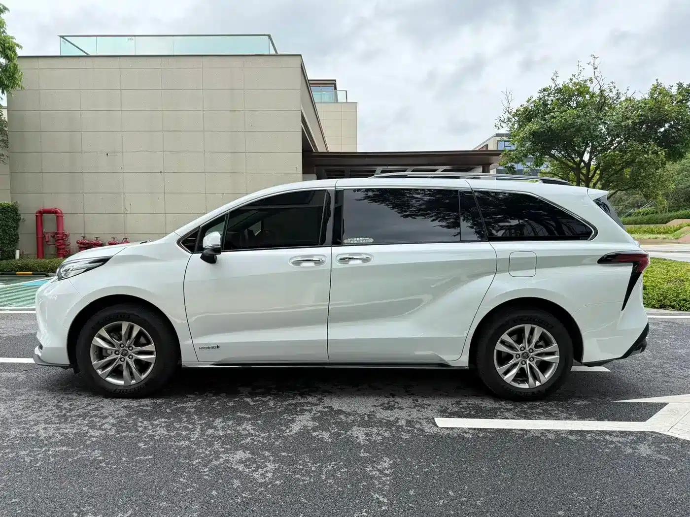 2021 Sienna 2.5L Hybrid Premium Edition — миниатюра 5