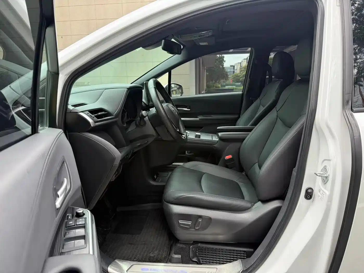 2021 Sienna 2.5L Hybrid Premium Edition — миниатюра 7