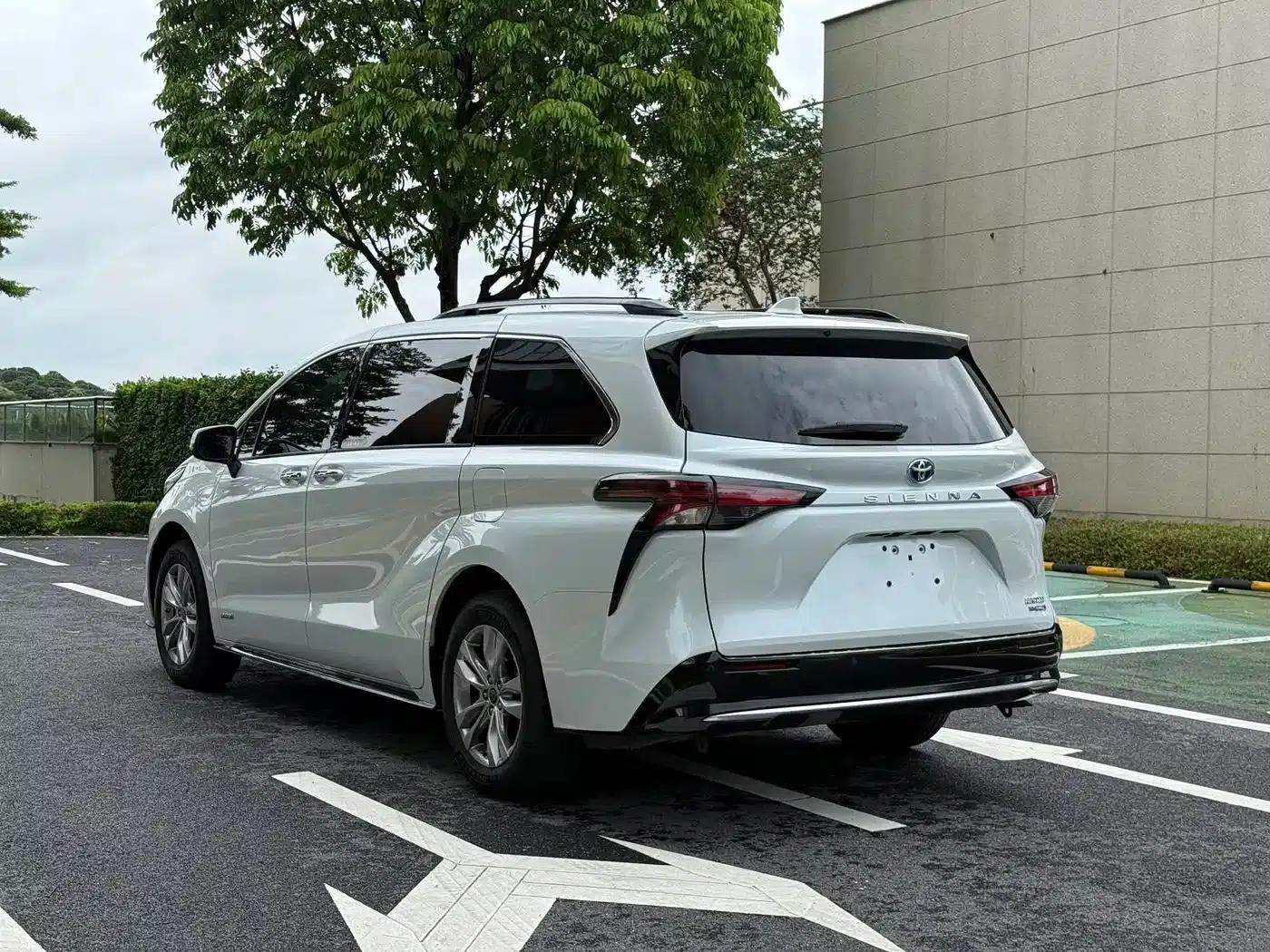 2021 Sienna 2.5L Hybrid Premium Edition — миниатюра 10