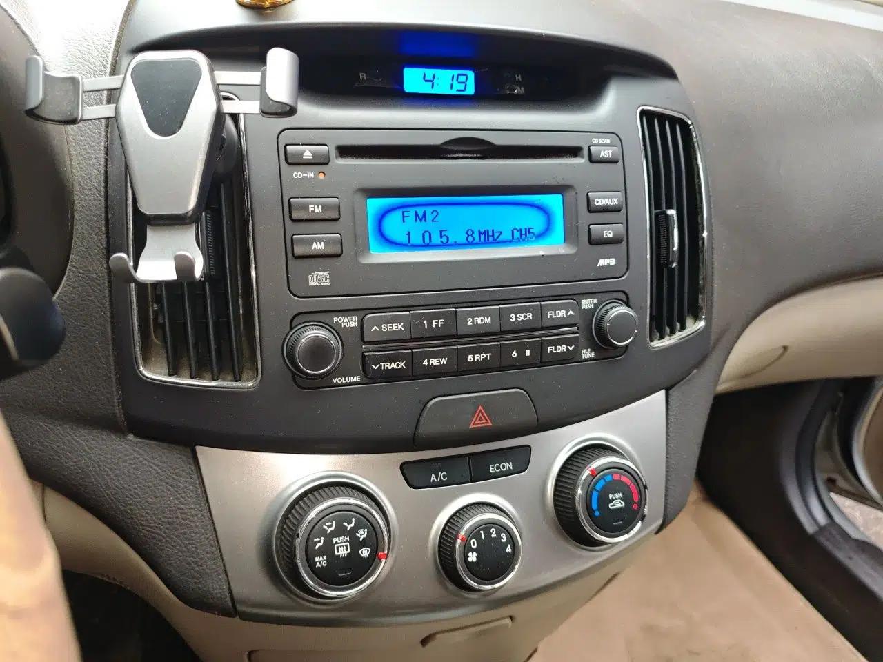 Hyundai Celesta 2011 1.6L Automatic Comfort Edition — миниатюра 13