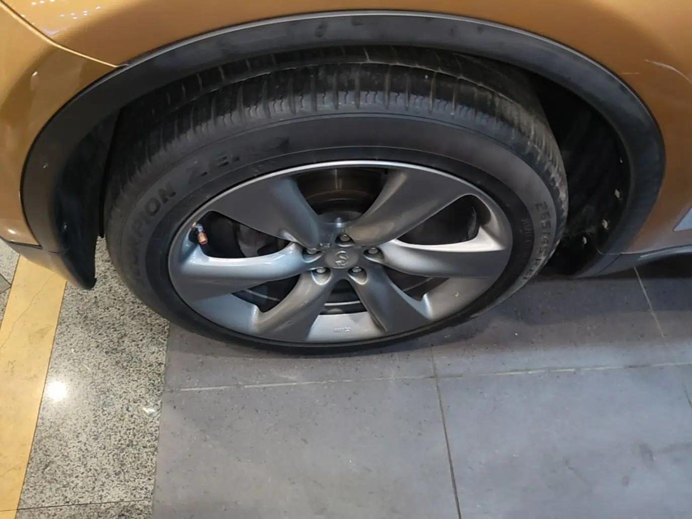 Infiniti QX70 2013 3.7L Standard Edition — миниатюра 10