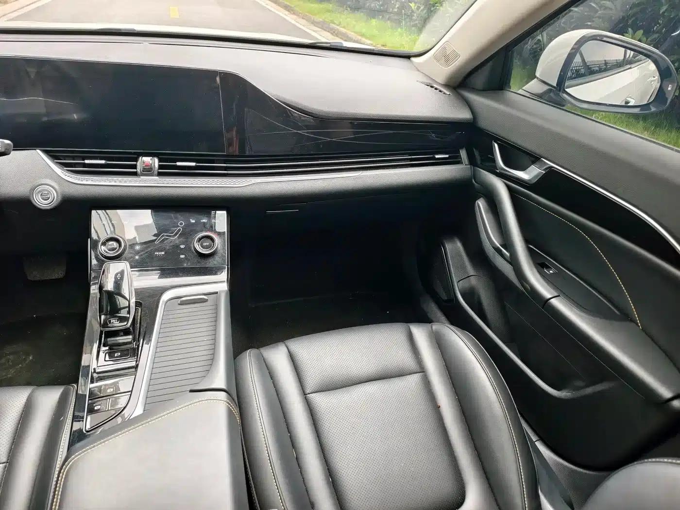 Bestune B70 2021 1.5T Automatic 15th Anniversary Edition — миниатюра 10