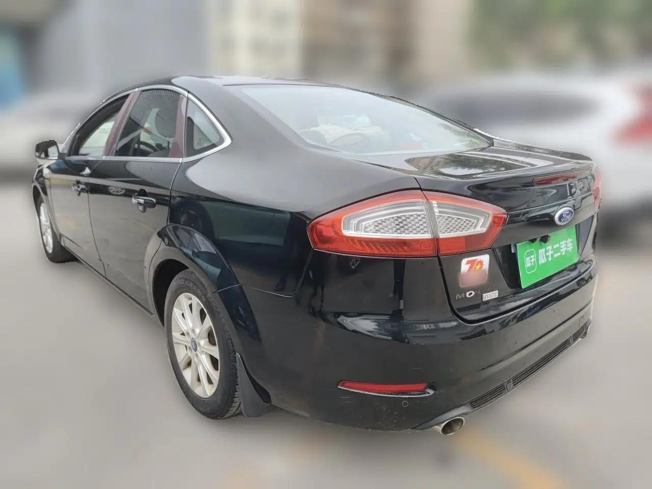 Ford Mondeo 2011 2.3L Fashion Edition — миниатюра 4