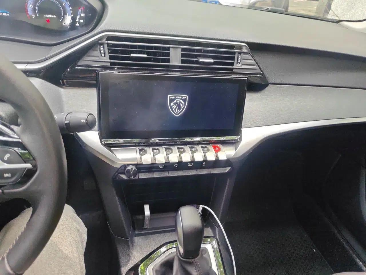 Peugeot 408 2022 1.6T Light-Chasing Edition — миниатюра 12