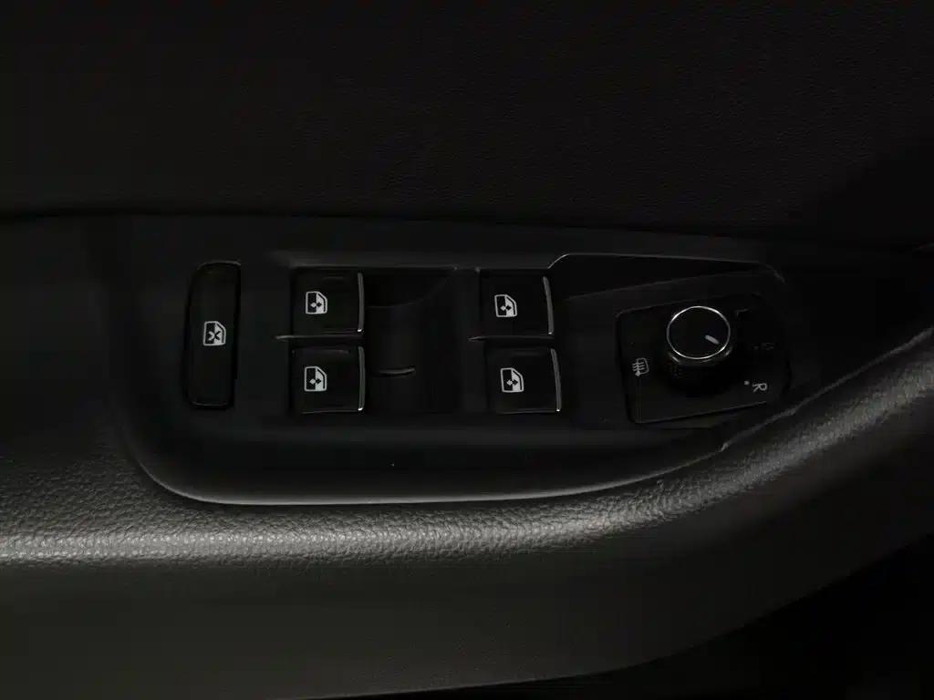 2019 Volkswagen Magotan 280TSI DSG Comfort Model (National V Emission Standard) — миниатюра 9